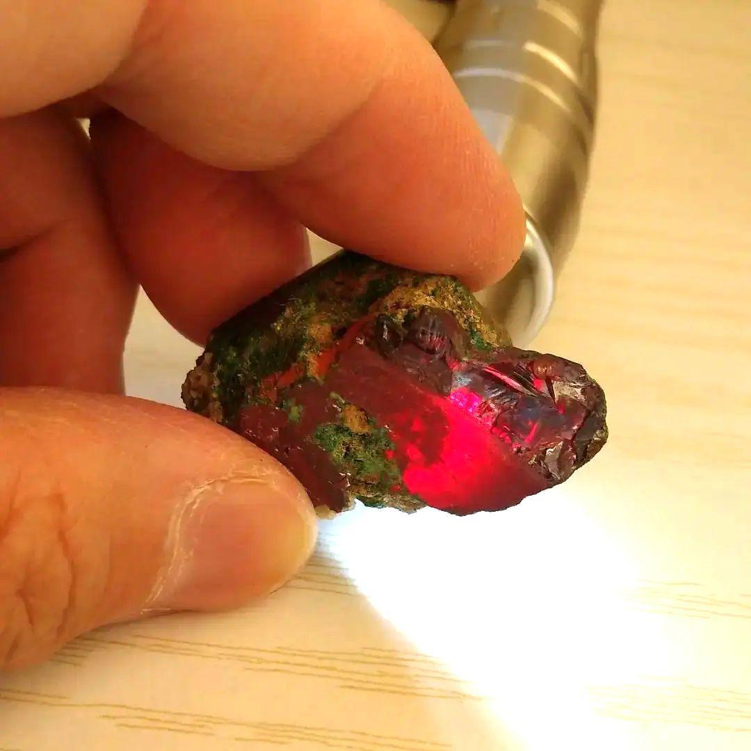 赤銅鉱 （キュプライト）　宝石質 鉱物標本