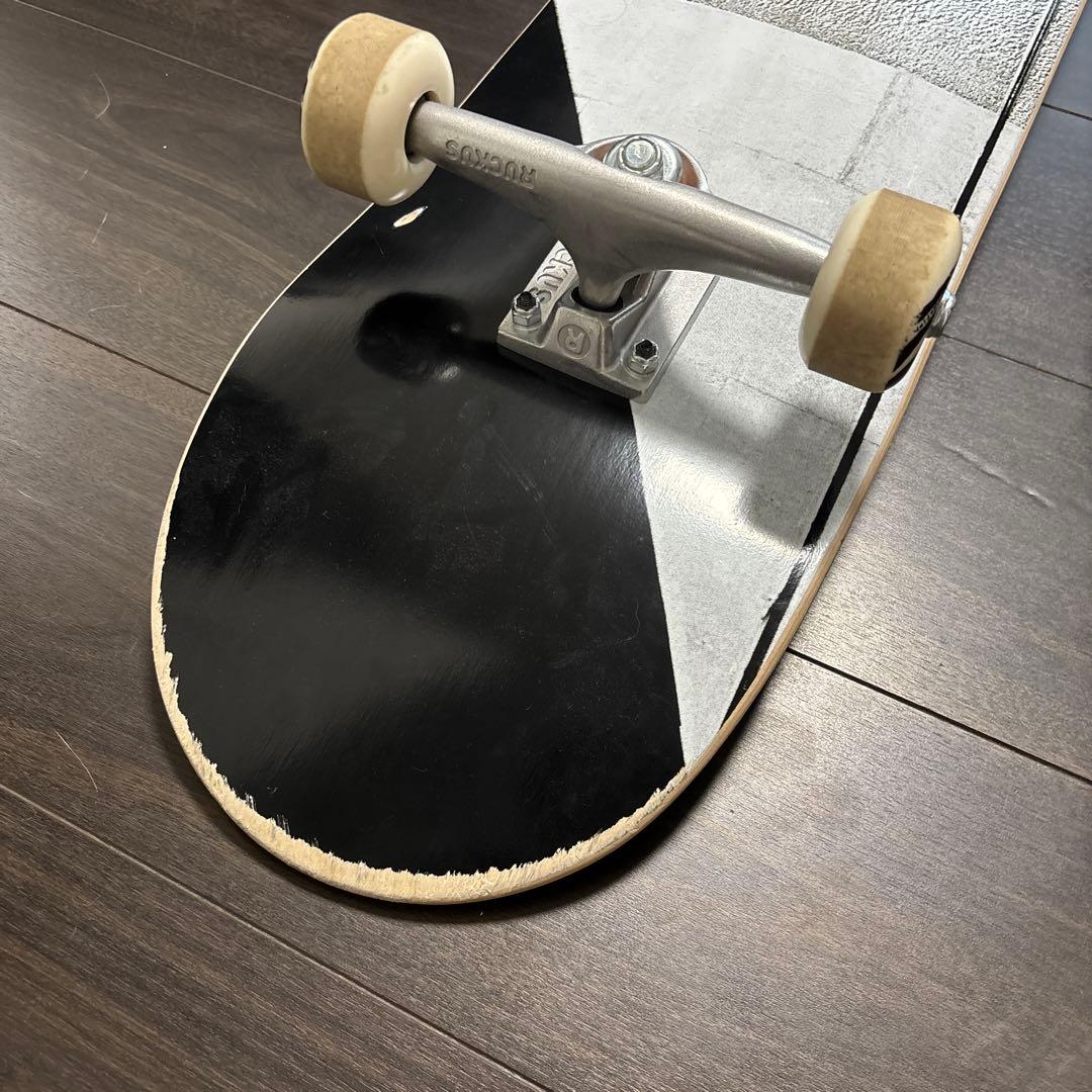 FOUNDATION 8インチx31.84 コンプリート スケートボード