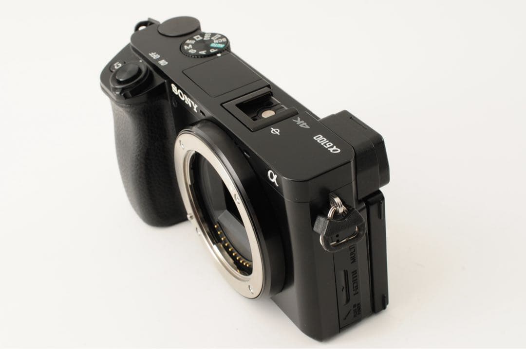 美品 ◆シャッター数:8,536回◆ SONY α6100 16-50mm