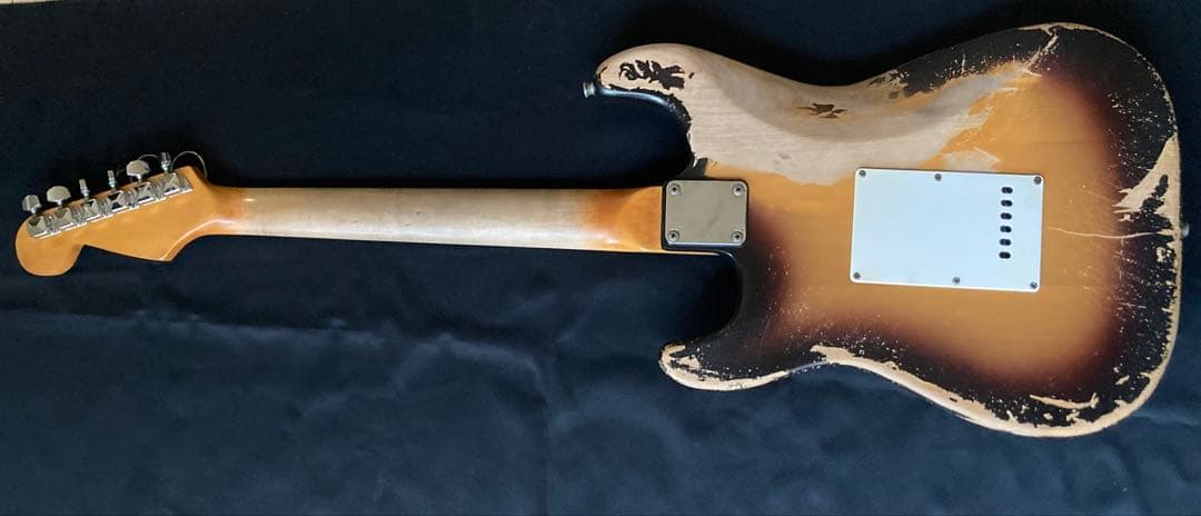 早い者勝ち　#12ストラトキャスタータイプ　ニトロセルロースラッカー塗装