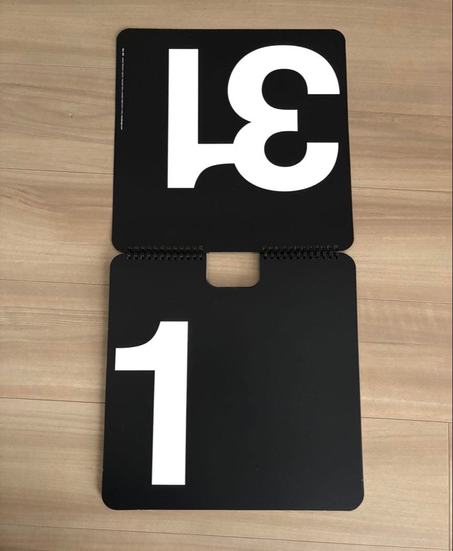 美品 NAVA MAX365 壁掛けカレンダー 海外インテリア モノトーン