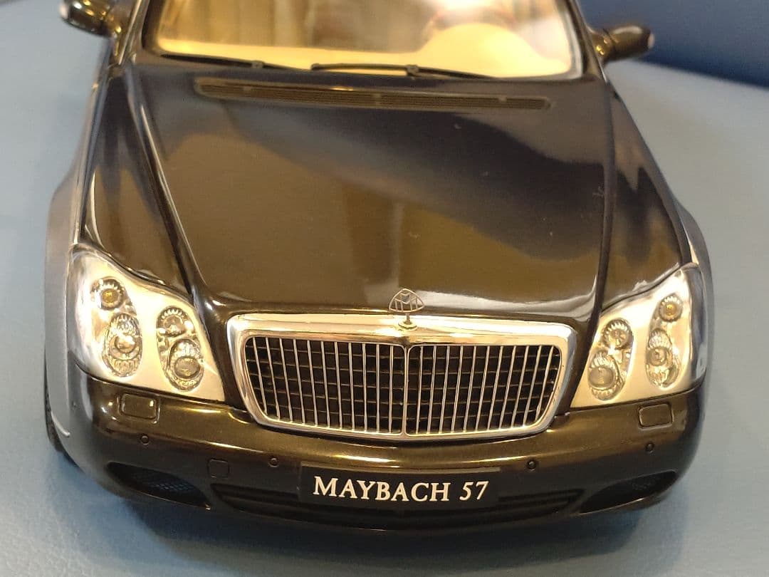 【新品・未使用】AUTOart MAYBACH 57 1/18スケール