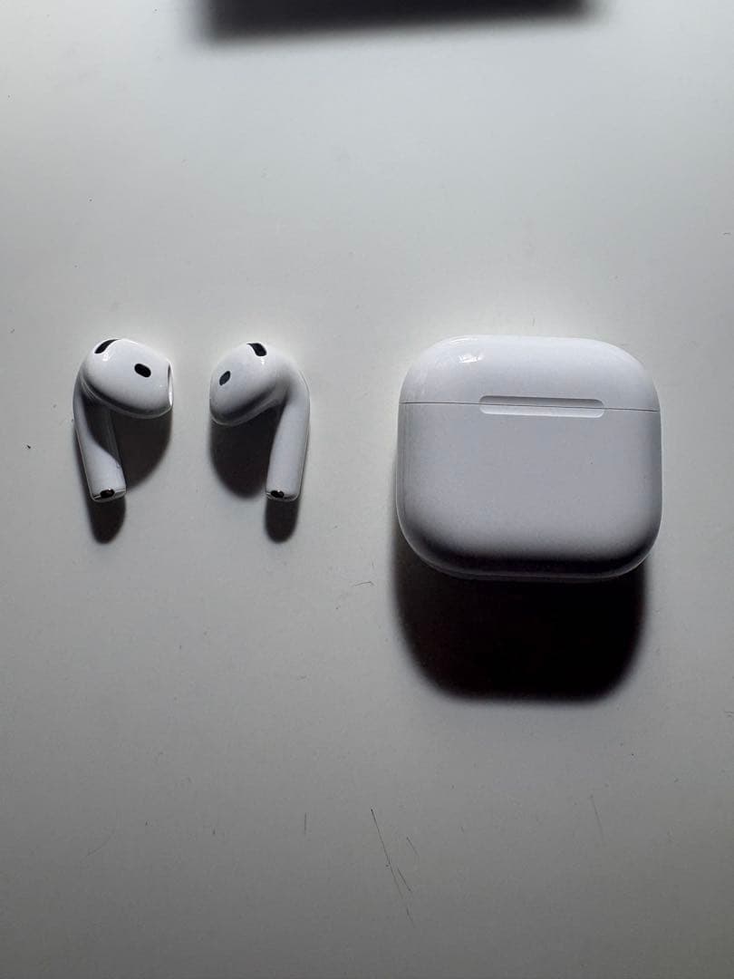 AirPods第4世代本体 ホワイト 充電ケース付き