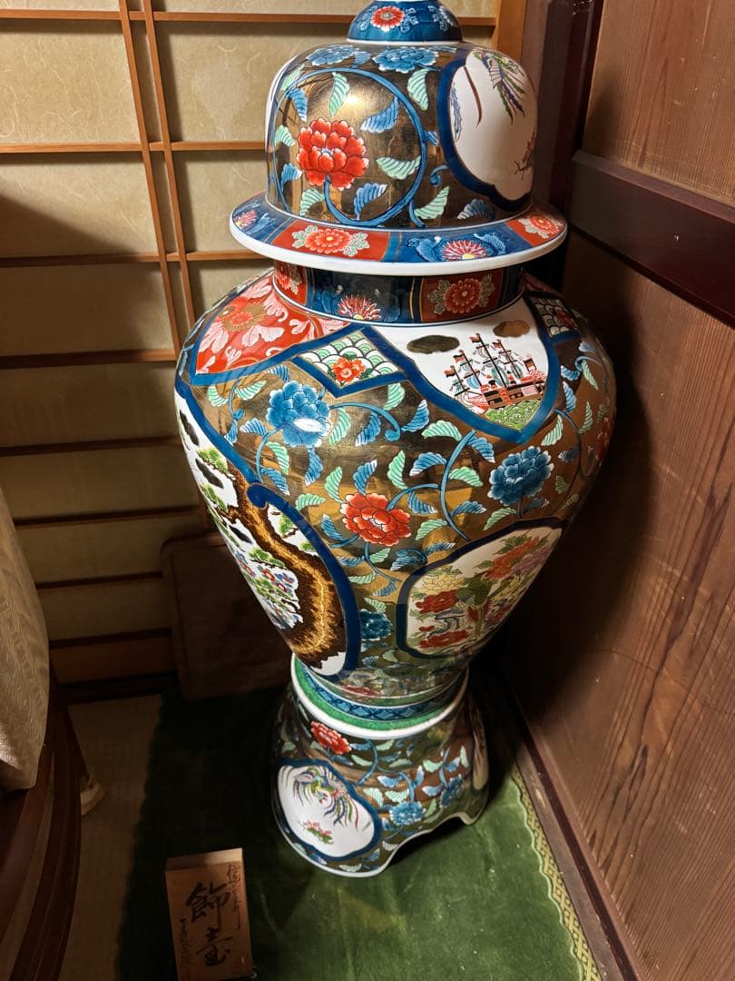 【引取限定】花柄金箔装飾の蓋付き陶器壺　高さ1m
