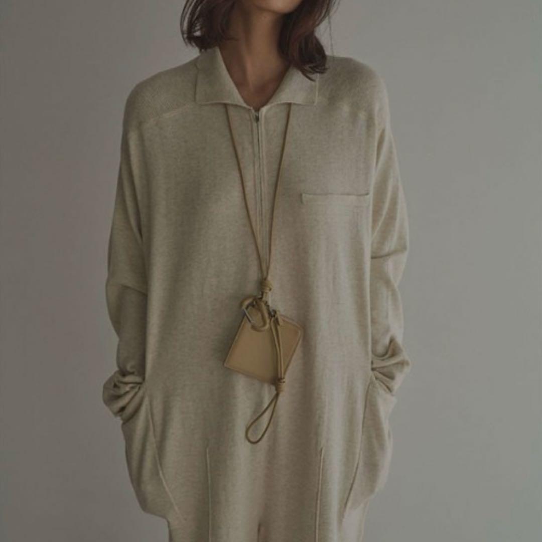 ETRE TOKYO レザーコードカラビナスクエアパース