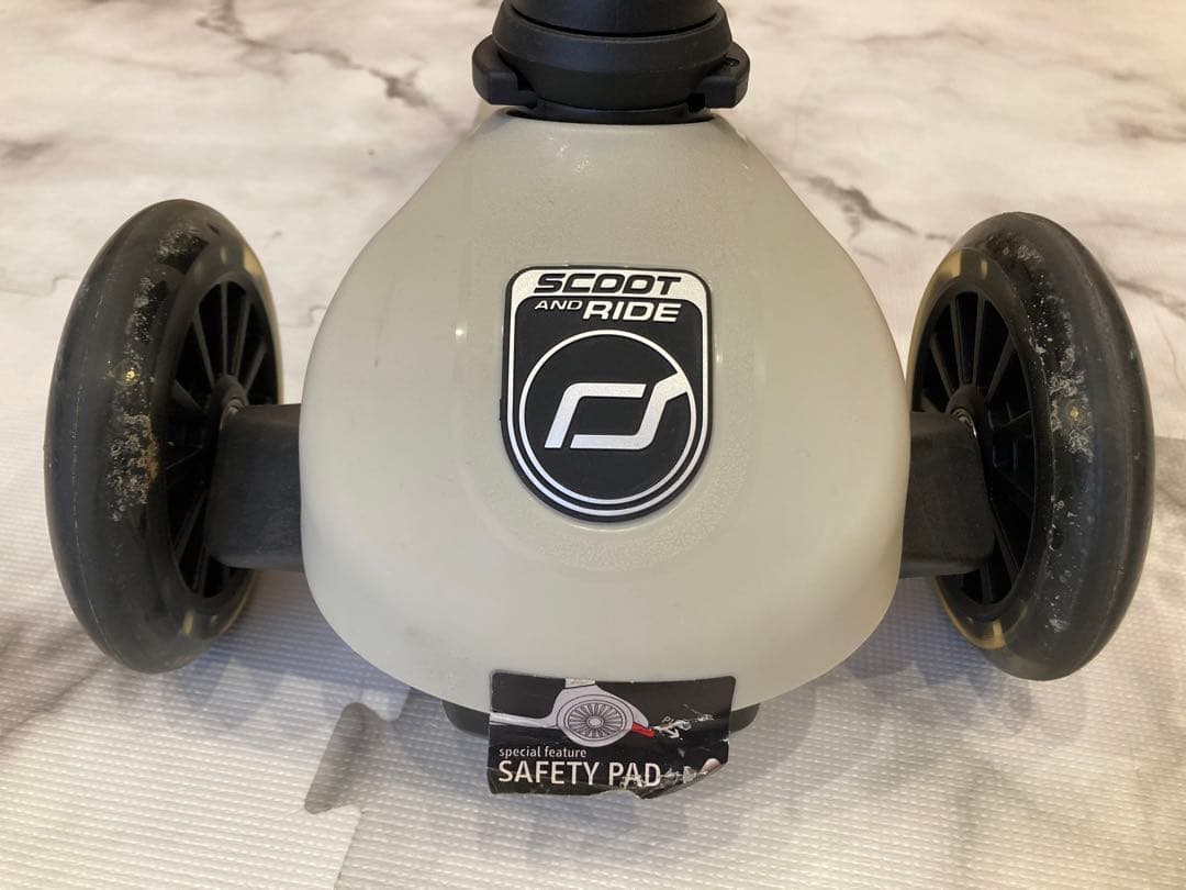 ハイウェイキック3LEDアッシュ　キックボードキッズスクーター足けり子供の乗り物