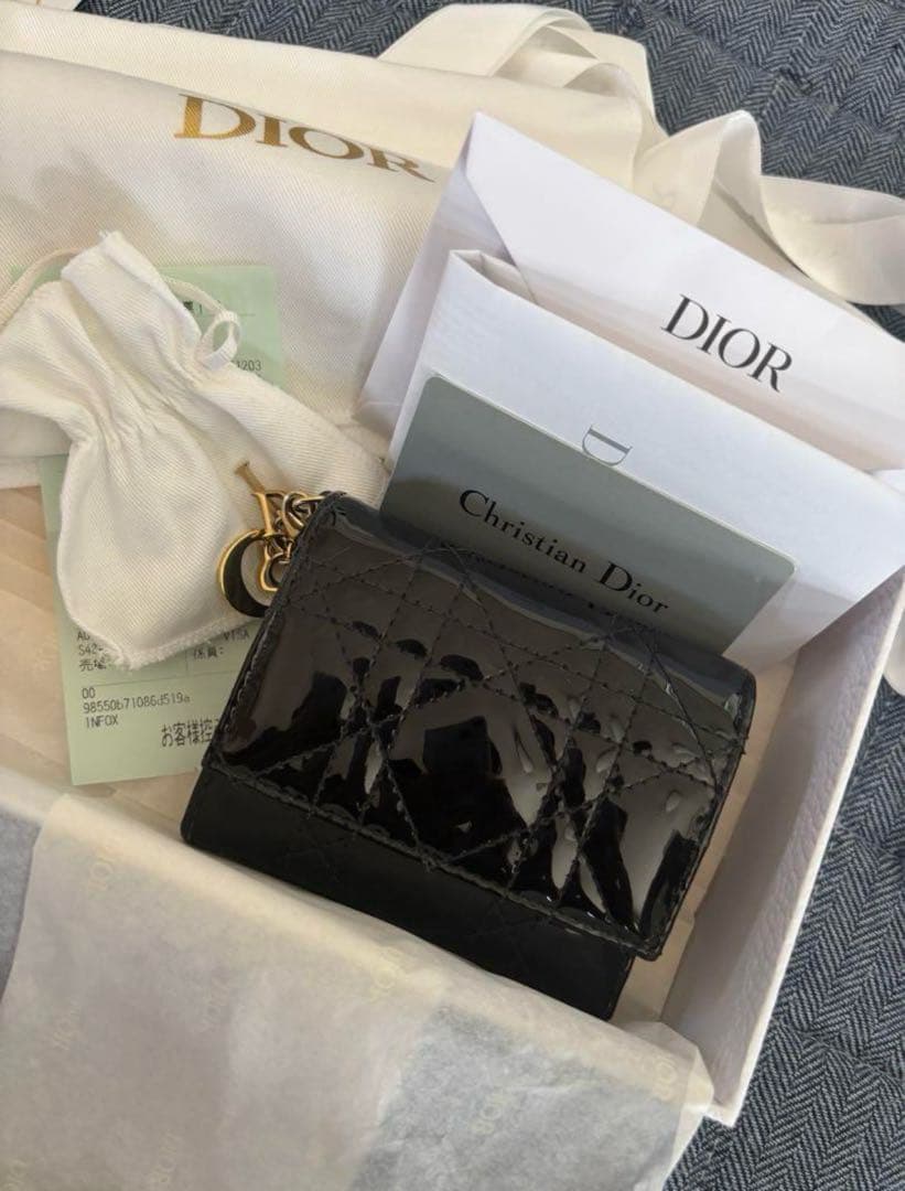 Lady Dior ロータスウォレットカナージュ パテントカーフスキン財布
