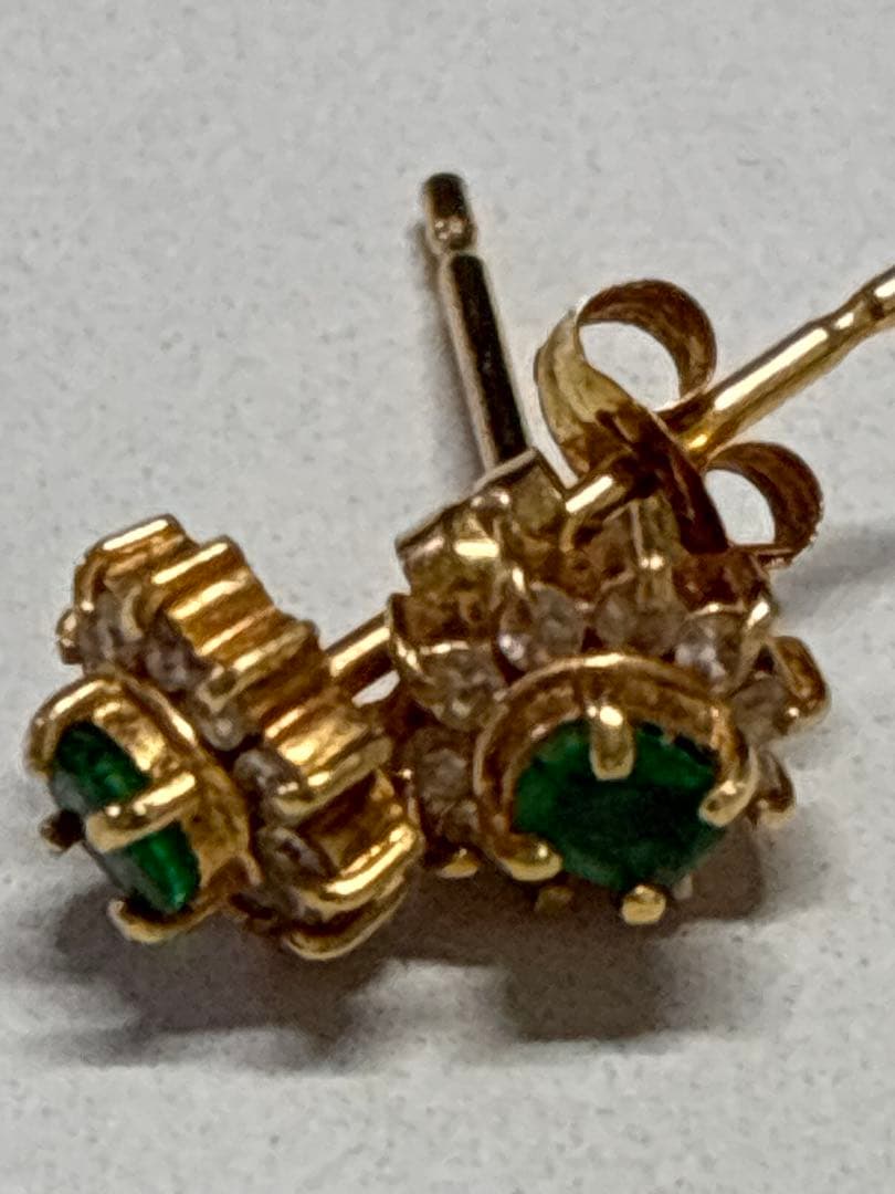 【K18】スタッドピアス 両耳 0.8g エメラルドカラー ゴールド