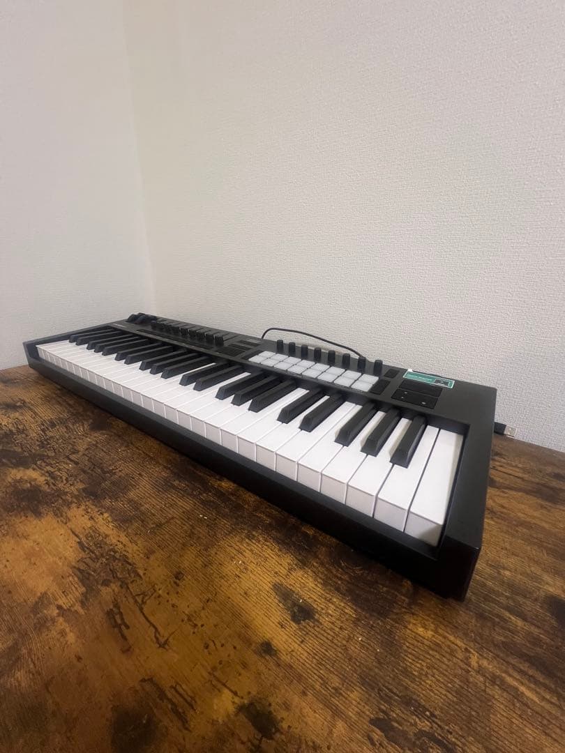 NOVATION Launchkey 49 MK4 USB-MIDIキーボード