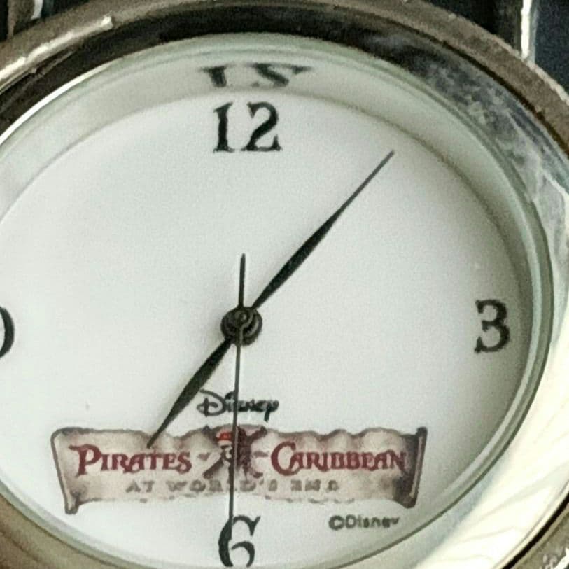 ディズニー パイレーツ・オブ・カリビアン コンパス型時計