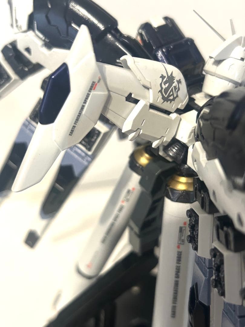 RG Hi-νガンダム 完成品　全塗装