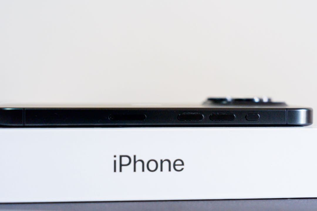 【美品】Apple iPhone 15 Pro 128GB ブラックチタニウム