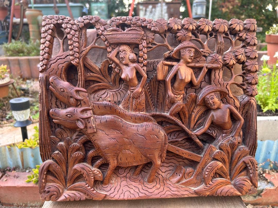 バリ島　木製彫刻 農村風景 約30cm x 20cm