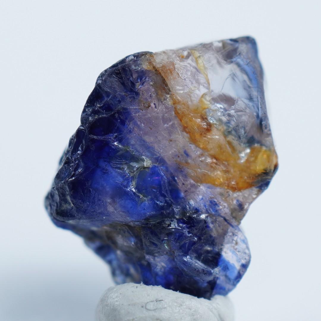 ウインザバイカラーブルーサファイア　原石　タンザニア