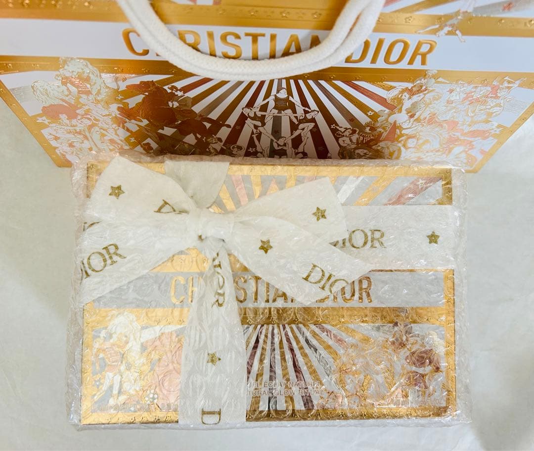 即時発送　完売　新品未使用　ディオール dior 2025 ホリデー　オファー