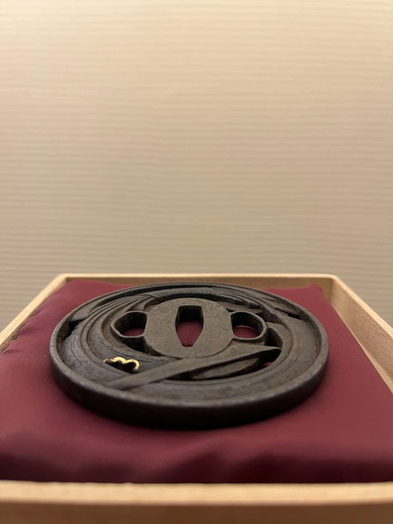 鉄製 鍔(つば) 円形 波状模様