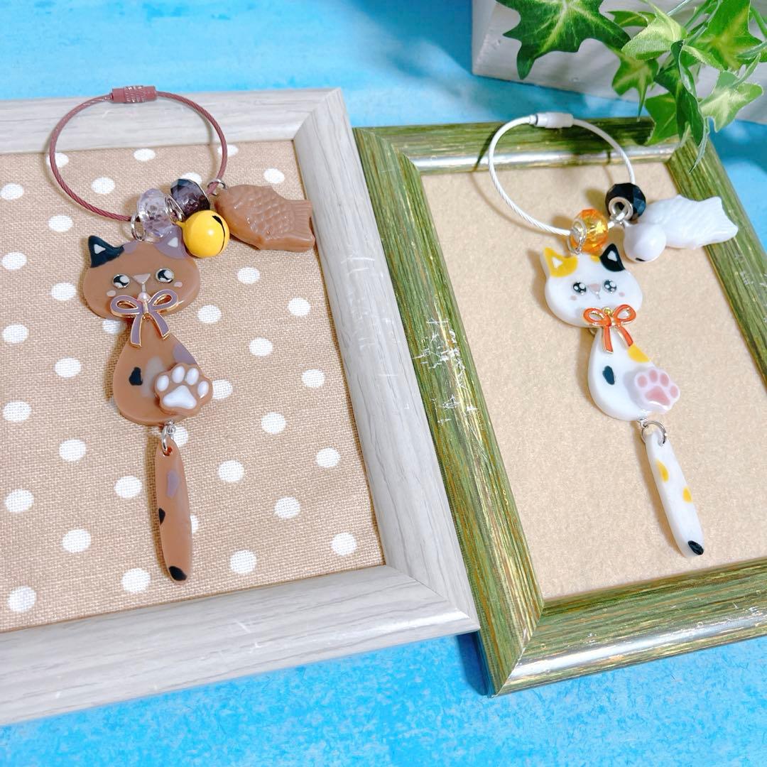 レジン キョロ三毛ちゃんのお花ひらひらワイヤーリングキーホルダー☺︎