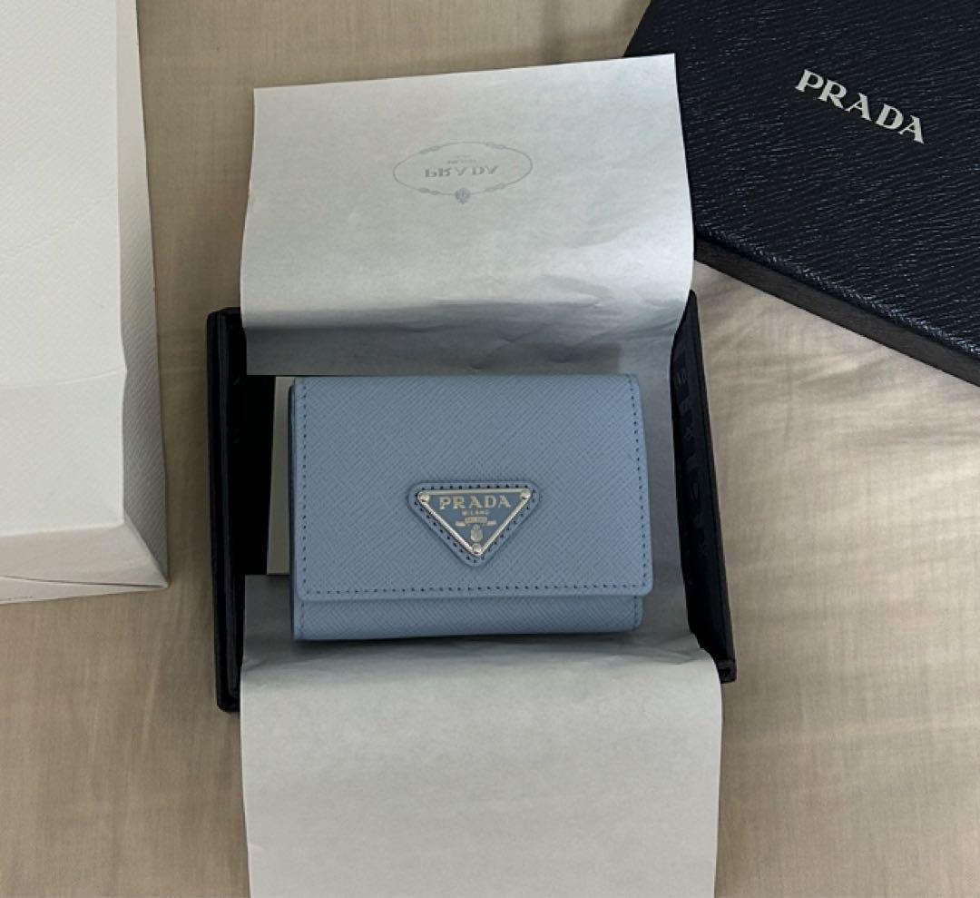 PRADA サフィアーノ トライアングル レザー 三つ折り財布 水色 ウォレット