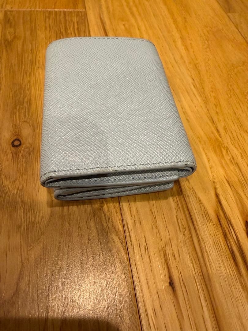 PRADA サフィアーノ トライアングル レザー 三つ折り財布 水色 ウォレット