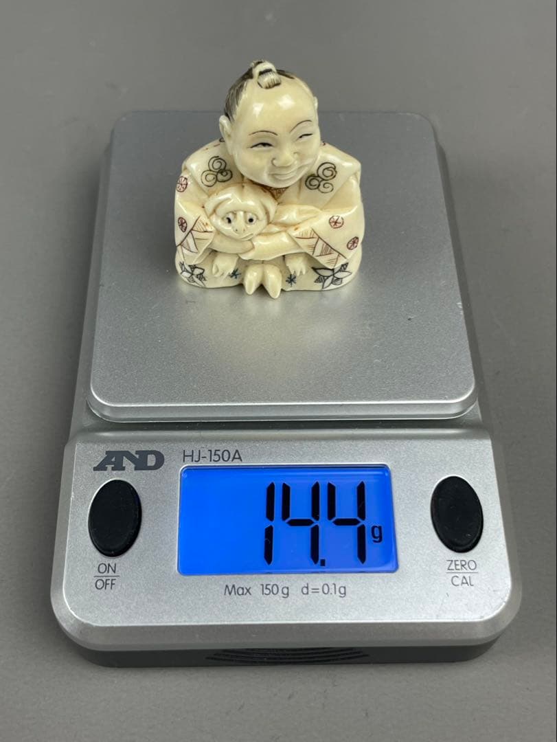 カバ牙製 根付 犬を抱く唐子 提物 骨董品 古美術 置物 天然素材