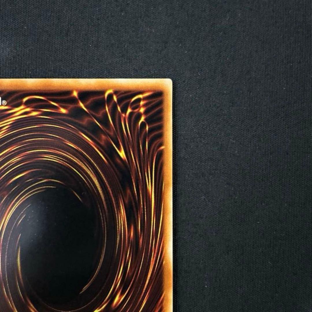 初期　偽造防止ホログラムなし　遊戯王カード ブラックマジシャン ウルトラレア