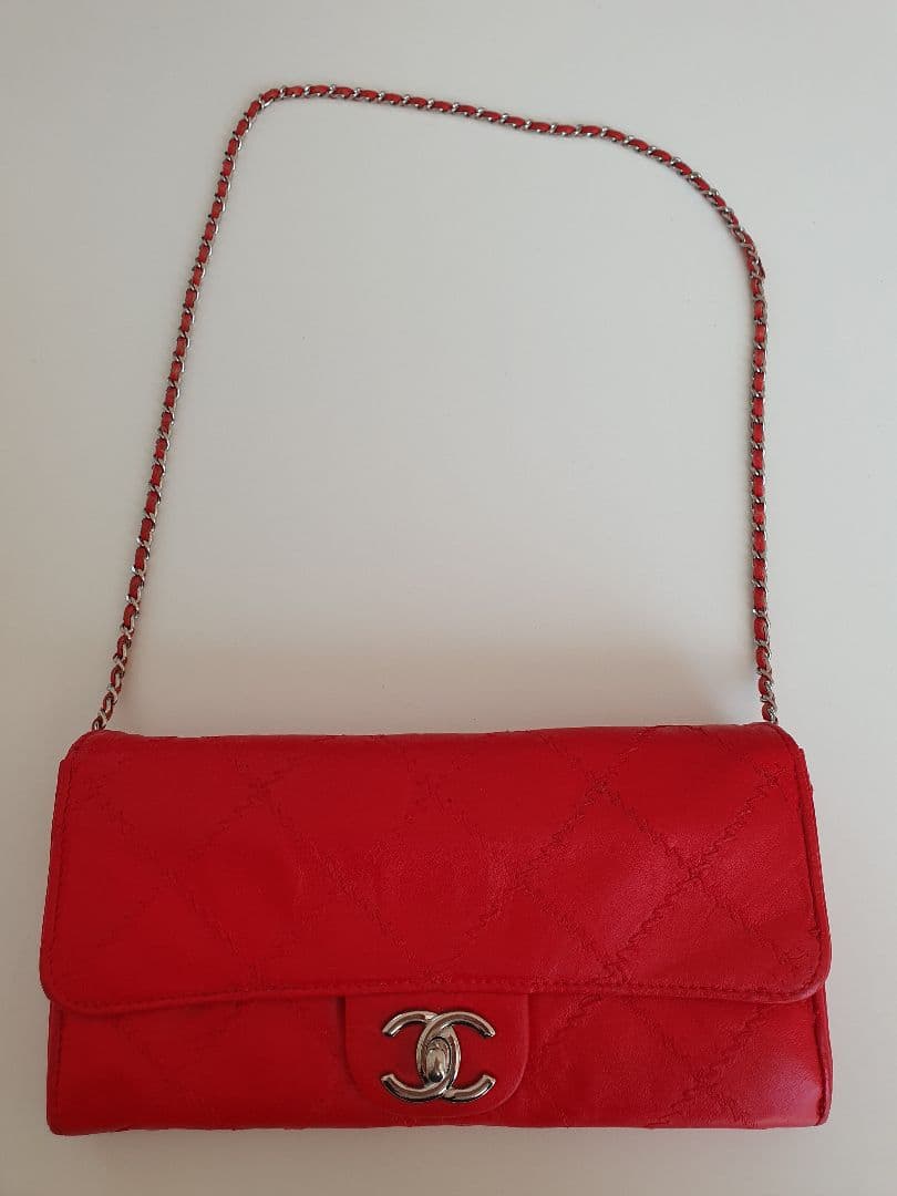 CHANEL レッド キルティング ショルダーバッグ