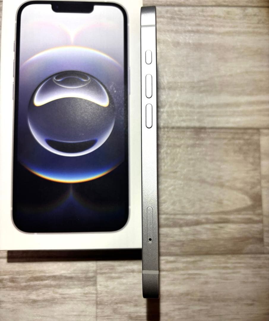 iPhone16e 128GB SIMフリー ホワイト　ほぼ新品