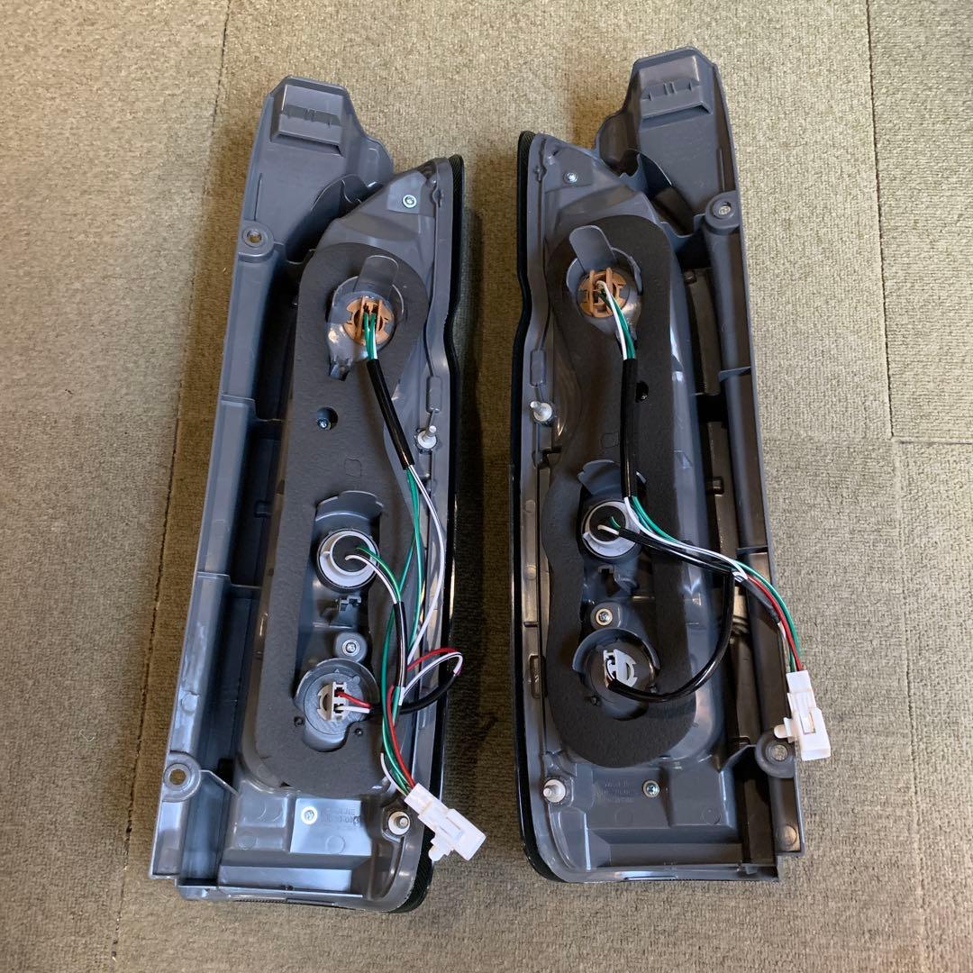 ハイエース　スモークテールランプ2個セット