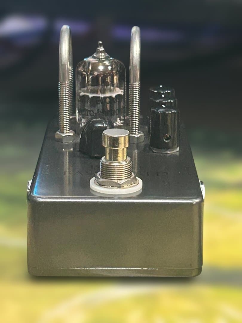 Beyond Bass Wired 真空管ベースプリアンプ