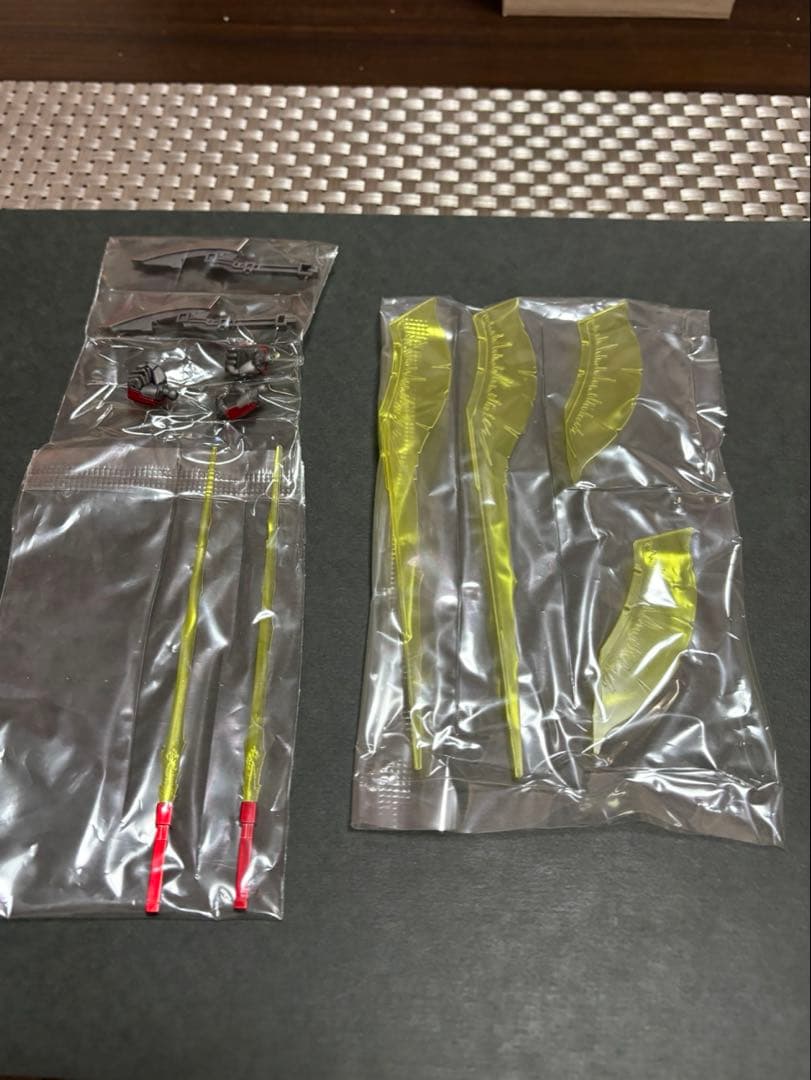 ま*お様 1/144 シャア専用ザク＆シナンジュ　キャンディ塗装完成品