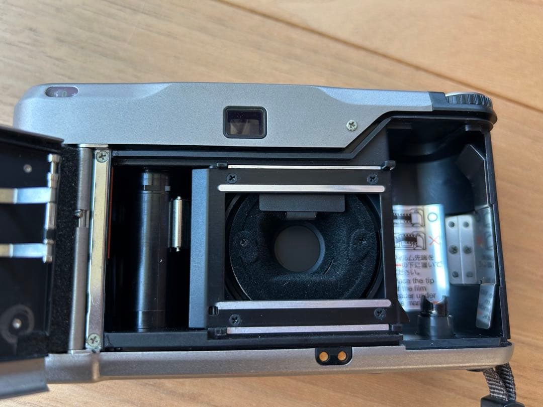 CONTAX T2 フィルムカメラ シルバー　目黒蓮ドラマ使用色違いコンタックス