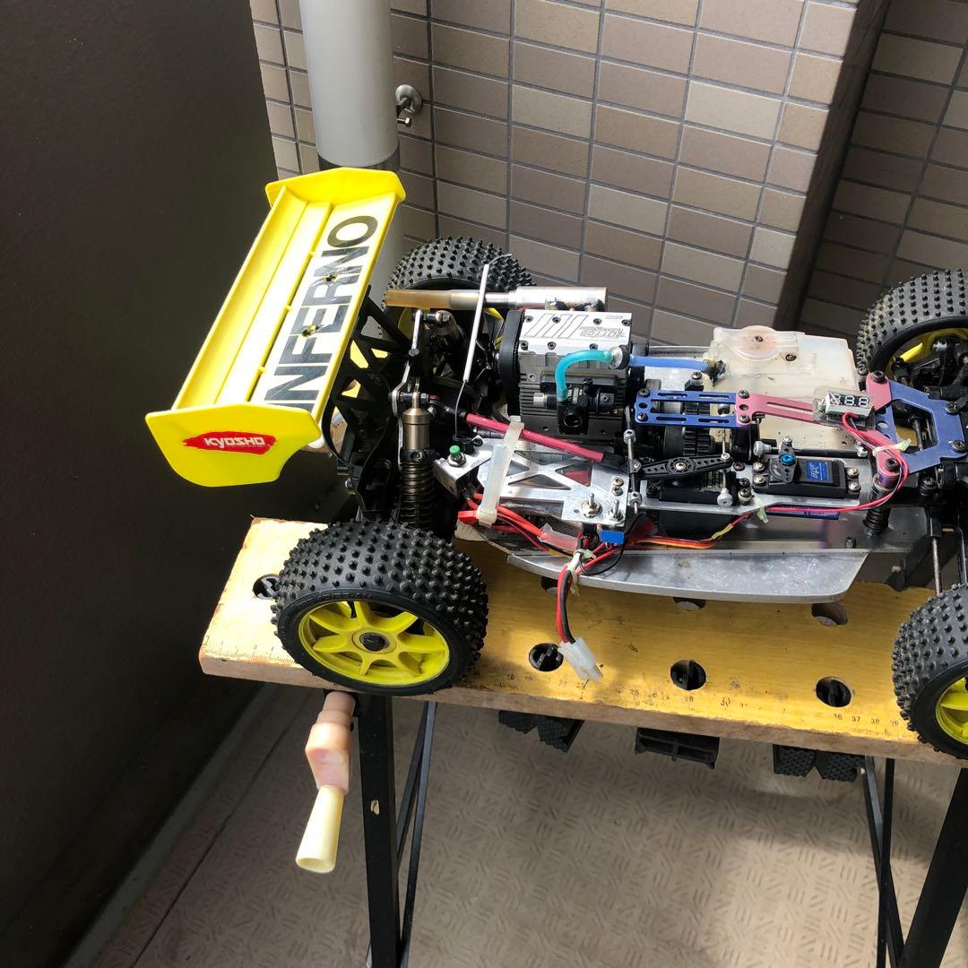 京商インファーノ　2気筒ニトロエンジン搭載