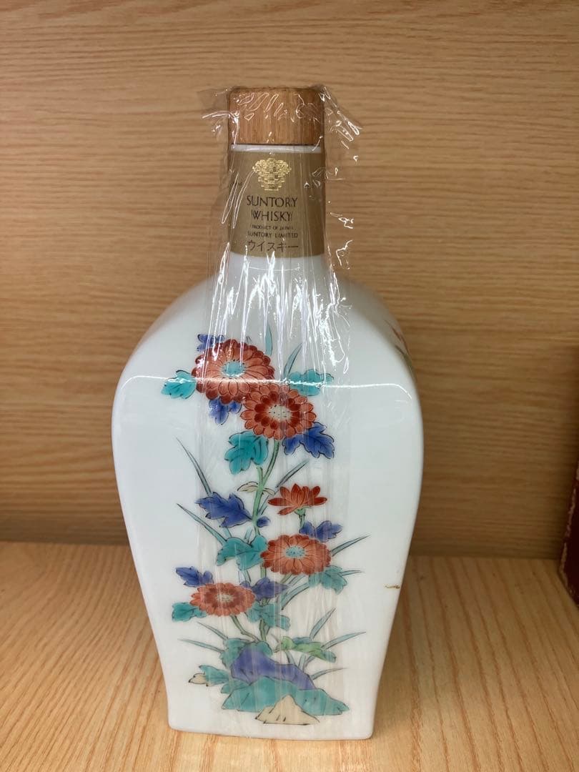 未開栓　サントリー　錦菊梅竹文 有田焼 43％ 700ml 陶器1352g