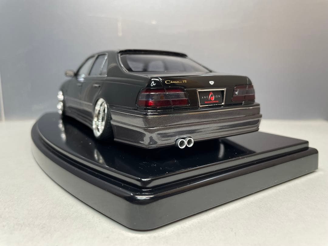 アオシマ　1/24プラモデル完成品 Y33シーマ