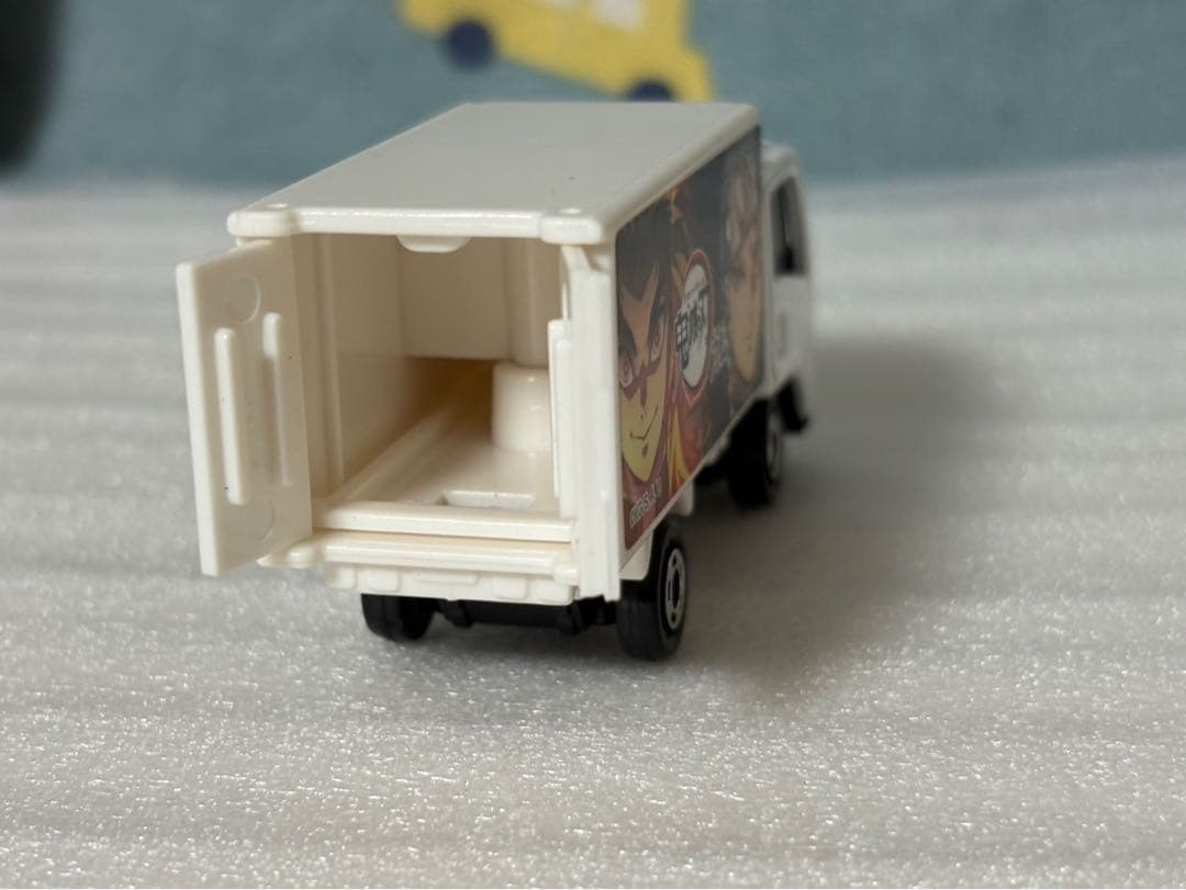 【激レア】トミカ　ロッテ 鬼滅の刃 ガム トラック　ISUZU エルフ