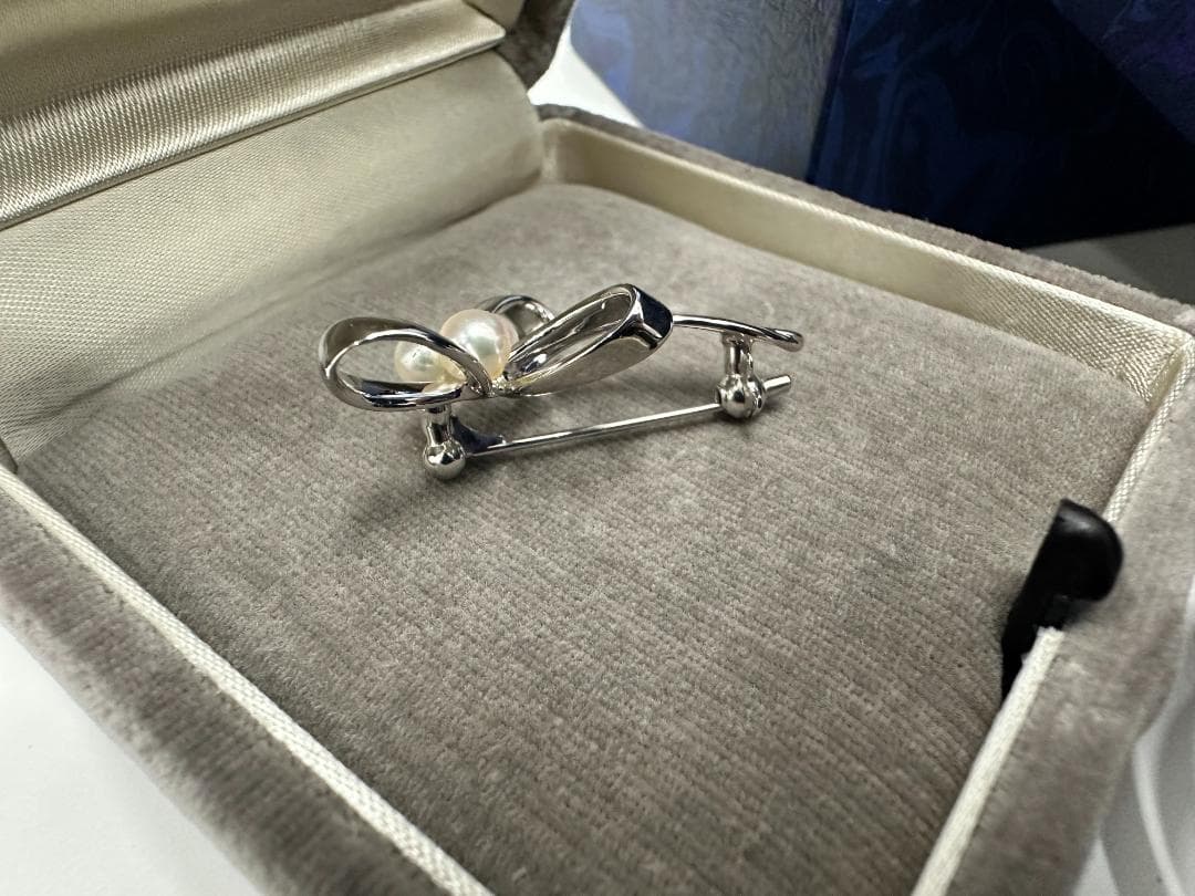 MIKIMOTO リボンモチーフ ブローチ