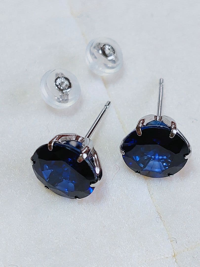新入荷 未使用品 pt900 大粒天然ブルーサファイア ピアス