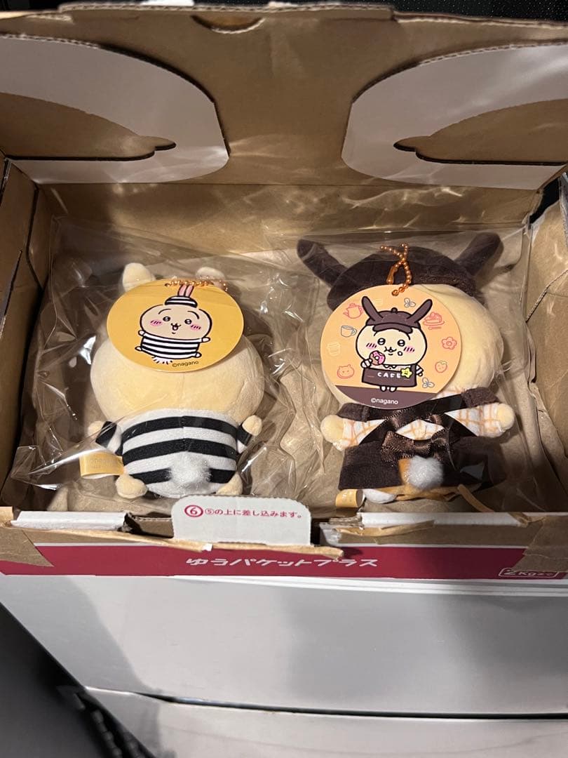 ちいかわ　うさぎ　カフェの店員さんと囚人さん　マスコット