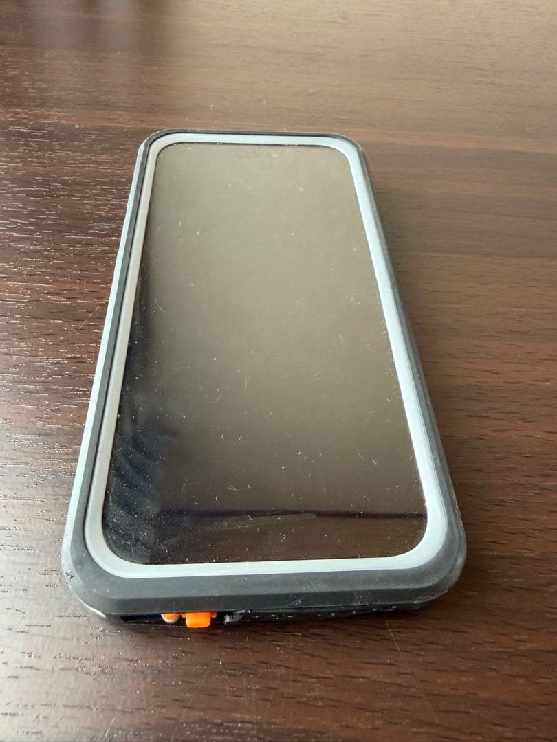 【極上美品】iPhone 15 Pro 128GB（ブラックチタニウム）