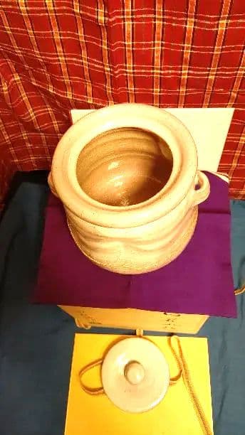 水指、萩共蓋、田村悟朗作。