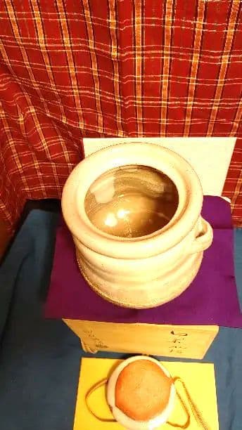 水指、萩共蓋、田村悟朗作。