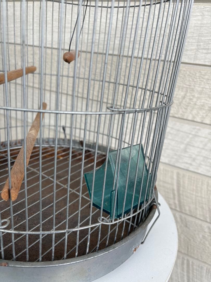 【昭和レトロ】中型鳥かご 金属製 木製止まり木、えさ入れ、水入れ付き