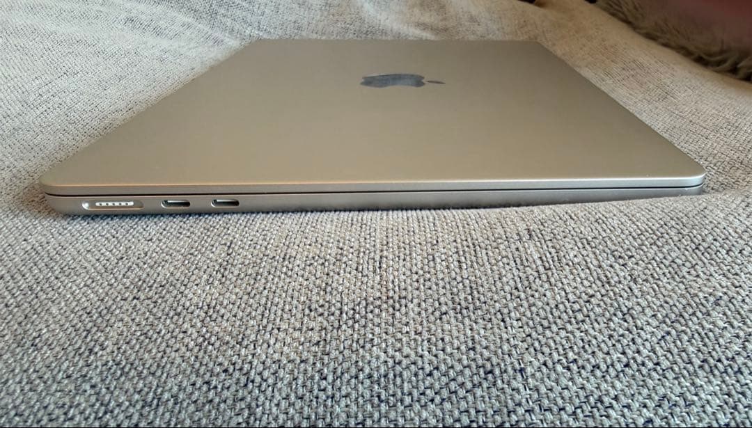 Apple MacBook Air M4 16GB 13インチ　スターライト