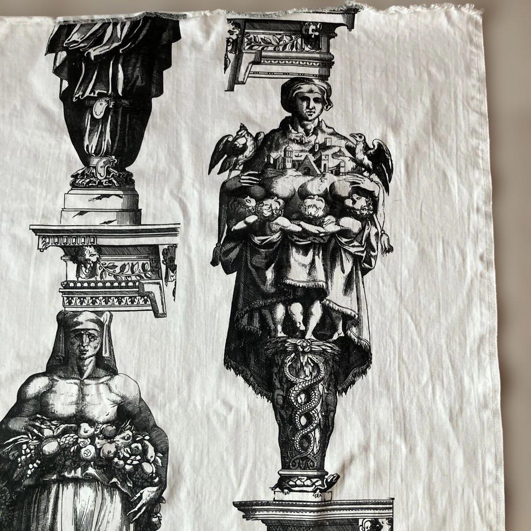 【匿名配送 ヴィンテージ 希少】中世古典的彫刻デザインの綿生地