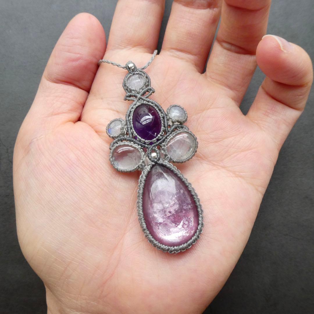 レピドライトと4種類の天然石のマクラメネックレス