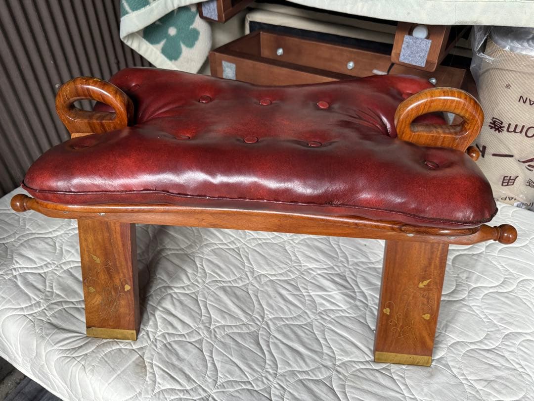 キャメルチェア ラクダスツール ロビー エントランス 玄関 象嵌 金彩 らくだ