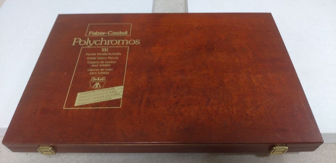 ポリクロモスのファーバーカステルの木箱入り油性色鉛筆100色