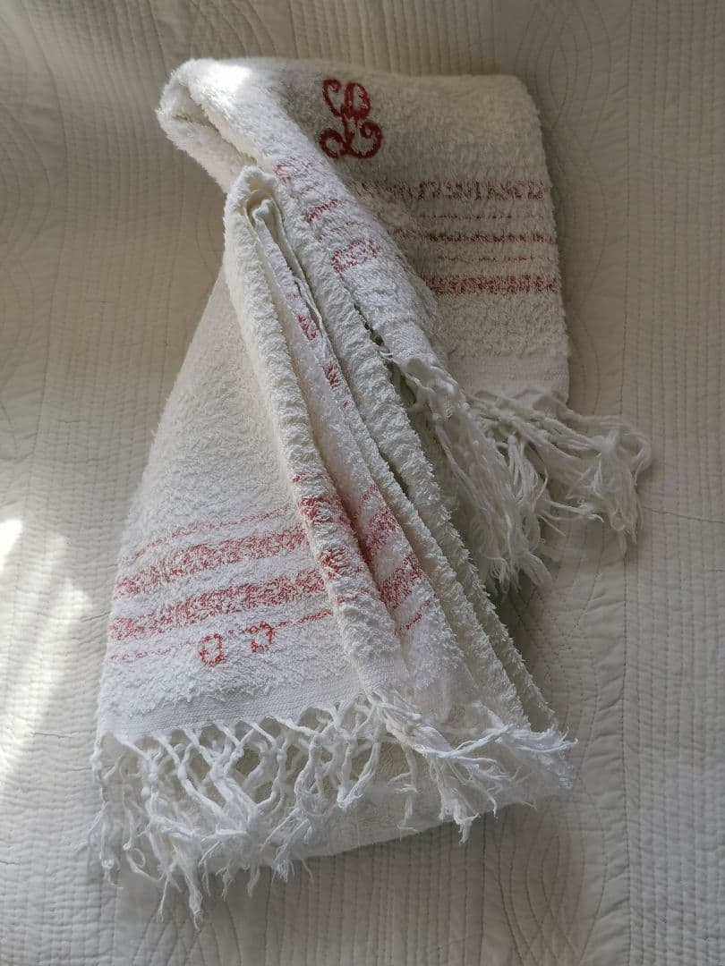 アンティークフランス レッドラインボーダー モノグラム刺繍Ｌ ふっくらバスタオル
