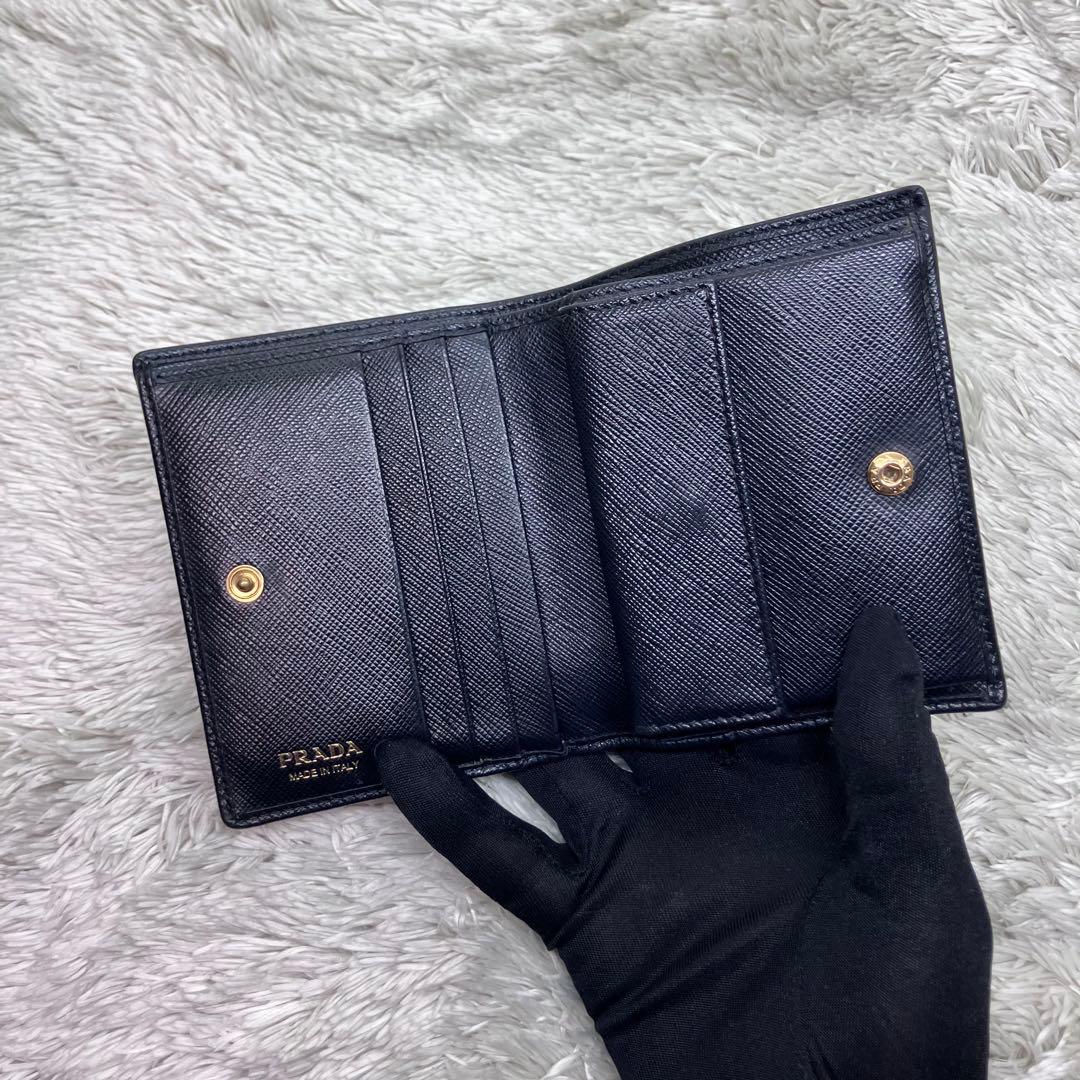 現行美品✨PRADA サフィアーノ メタルロゴ 二つ折り財布 フラップ ブラック