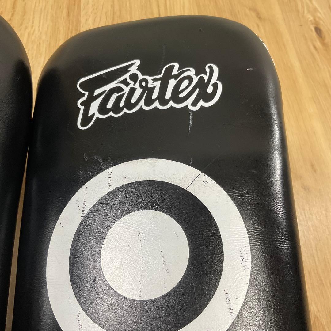 フェアテックス Fairtex キックミット 白黒赤 キックボクシング
